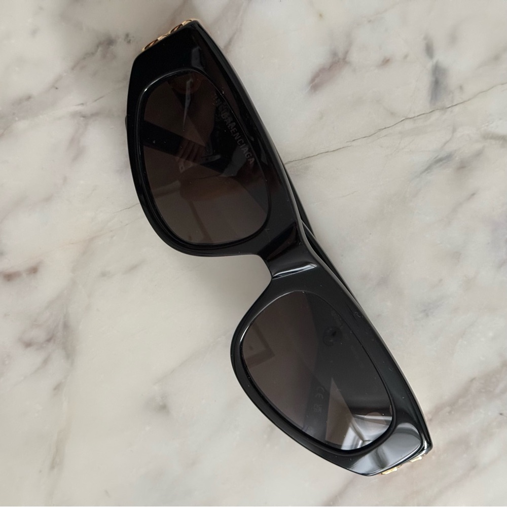 Authentic Balenciaga Black Dynasty D-Frame Sunglasses BB0095S - Picture 10 of 12